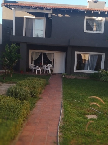 Casa En Castelar Norte Zona Oeste Dueño Vende Escucho Oferta Razonable