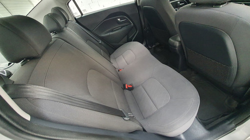 Imagen 13 de 15 de Kia Rio 2017 1.6 Sedan Ex Mt