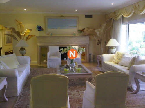 Casa En Venta Y Alquiler, Golf, Punta Del Este, 4 Dormitorios.- Ref: 204746