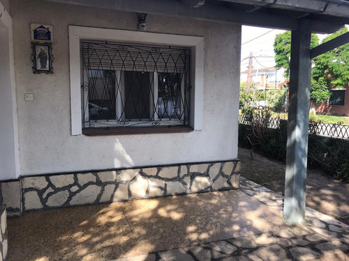 Imagen 2 de 19 de Chalet 3 Amb. Con Jardín -exc Zona- Martínez