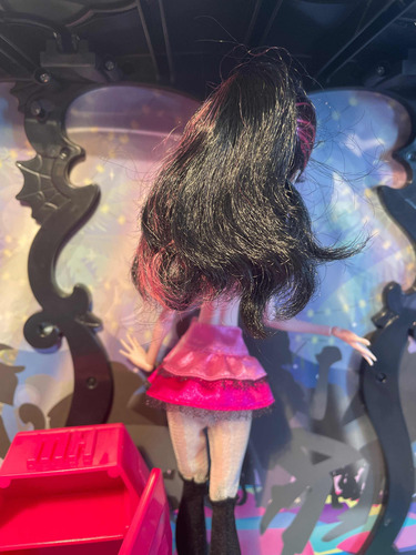232 Guga - Monster High Draculaura + Guarda Roupa (Usado)