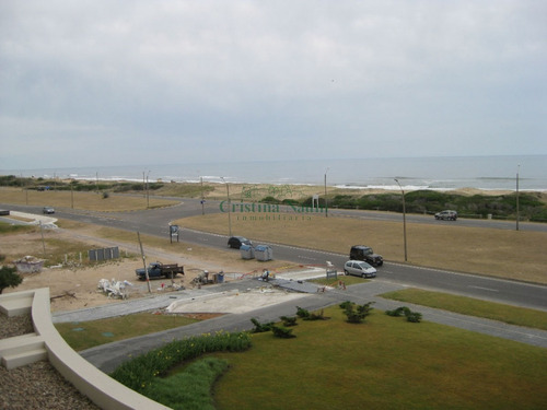 Apartamento En Brava, 3 Dormitorios *- Ref: 4598
