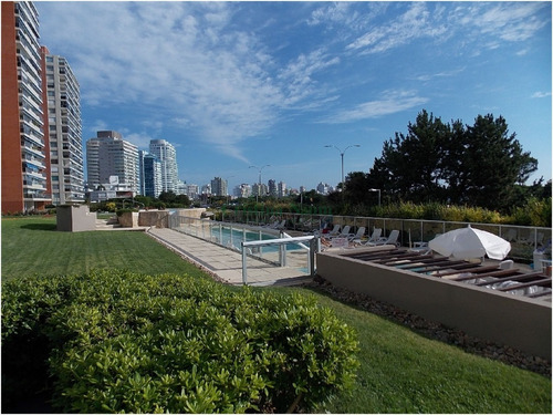 Apartamento En Primera Fila !!! , Oportunidad !!!! Construccion Pintos Risso- Ref: 3101