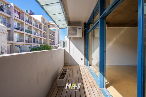 Departamento Moderno Muy Amplio Con Balcon Al Frente. (opcional Cochera)