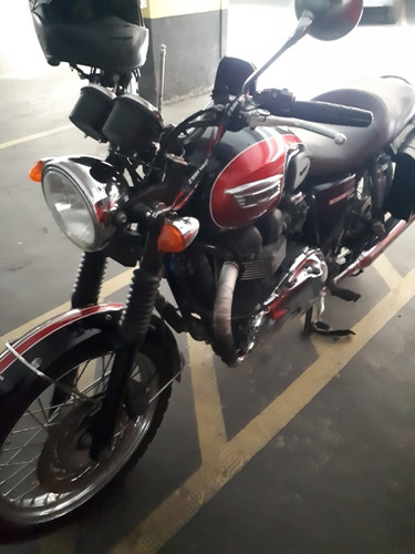 Triunph T100