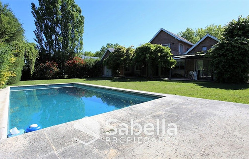 Venta De Casa De 4 Dormitorios En Grand Bell I.