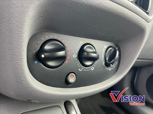 Clio 1.6 Privilége Sedan 16v Flex 4p Manual