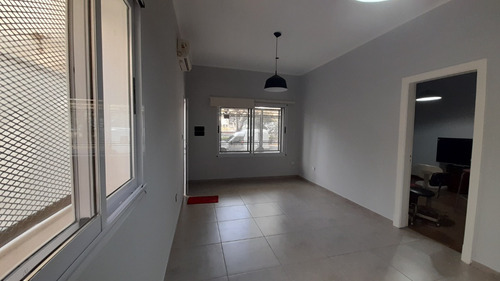 Alquiler Casa En Malaver Zona Residencial Con Entrada De Auto.