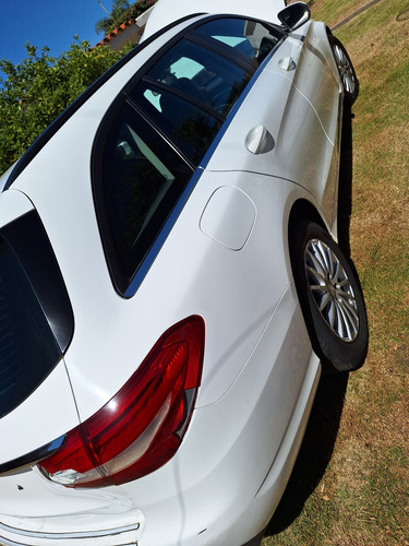 Mercedes Benz Familiar C180
