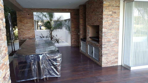 Casa En Venta Con Renta En El Barrio Santa Barbara