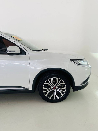 Imagem 2 de 12 de Mitsubishi Outlander 2.2 4x4 16v Diesel 4p Automático