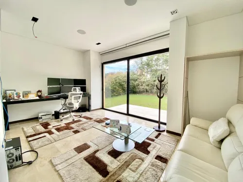 Casa En Venta En Las Palmas. Cod V11277