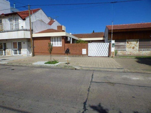 Imagen 2 de 30 de Casa Venta 3 Dormitorios, Parrilla Y Cochera-lote 10 X 20 Mts Y 150 Mts 2 Cubiertos - Barrio Norte