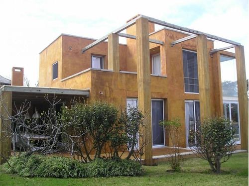 Casa Estilo Moderno Sectorizada. Parrillero Y Piscina. (ref: Zen-2739)