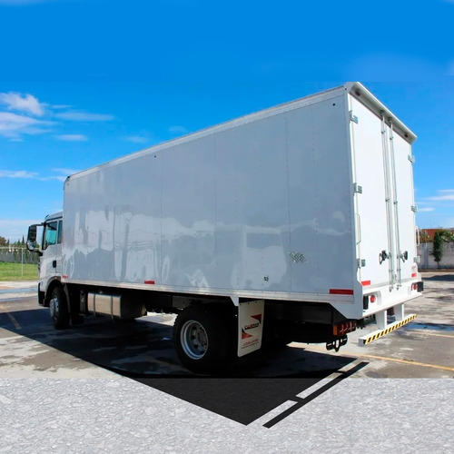 Imagen 3 de 8 de Sitrak Camión Caja Refrigerada 7mts Howo T5g 240hp 12t 4x2