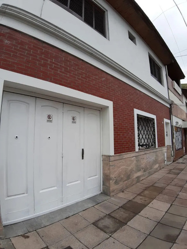Imagen 3 de 16 de Venta Casa Lanus Centro 3 Ambientes 1 Cochera Sin Expensas Con Camaras De Seguridad