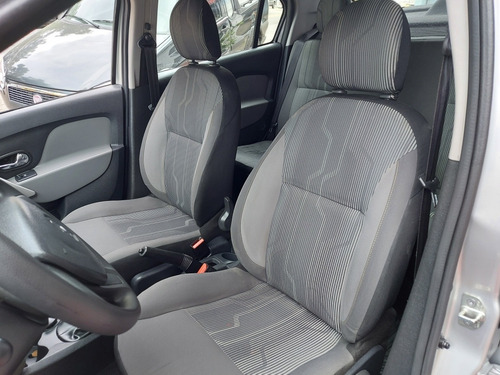 Imagem 7 de 11 de Renault Logan 2015 1.0 16v Expression Hi-flex 4p