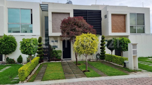 Casa En Venta - San Isidro Cuautlancingo -3 Recámaras En Residencial Con Alberca