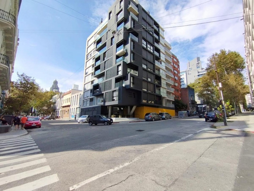 Imagen 2 de 18 de Alquiler Dos Dormitorios Barrio Sur, Terraza, A Metros De La Rambla