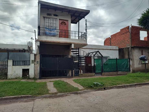 Casa Con Departamento En Venta En Merlo Norte