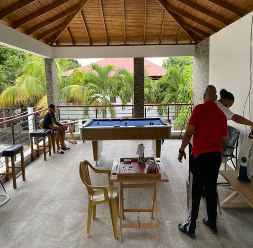 Vendo Villa Turistica Para Negocio O Veraneo Familiar En Altos De Gurabo, Santiago, Loma De Camp David