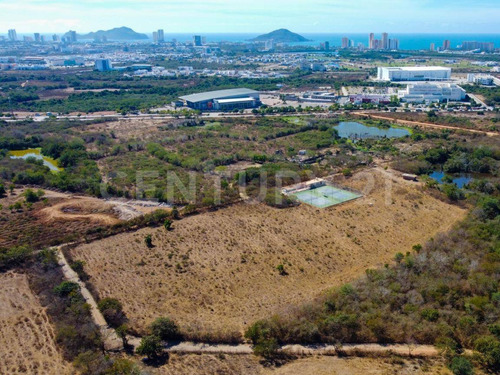 Terreno En Venta En Mazatlan, Sinaloa, Mexico. 37,566 M2 Frente A Nuevo Hospita
