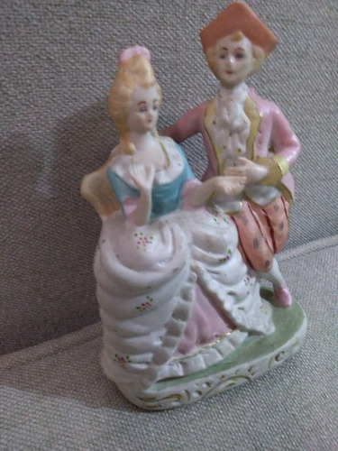 Bibelô Casal Romântico Em Biscuit Cena Galante (Usado)