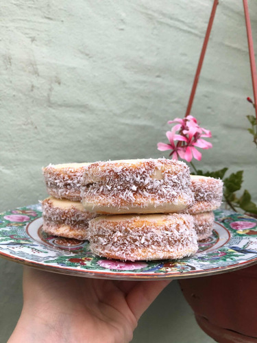 Alfajores De Maicena Sin Tacc Caseros (12 Unidades)