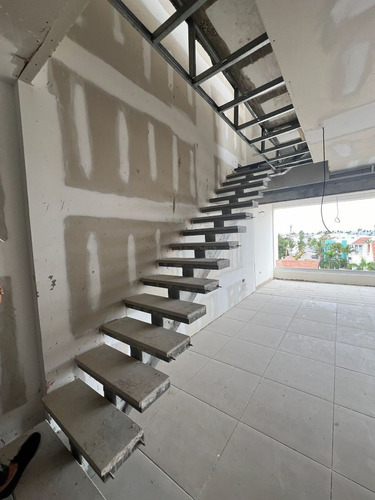 Penthouse De 3 Habitaciones Amueblado En Los Corales/ Entrega Agosto 2024