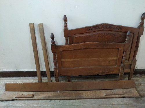 De Época. Cama Antigua De Madera Labrada De 1 Plaza