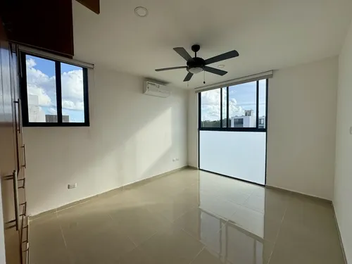 Residencia En Venta De 4 Recámaras En Privada Amanthea.