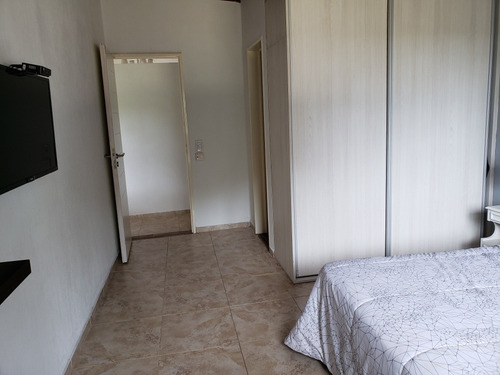 3 Dormitorios 2 Baños Completos Uno En Suite Para 8 Pax