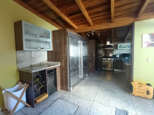 Se Vende Bella Casa De Esquina Urb El Piñal El Limon