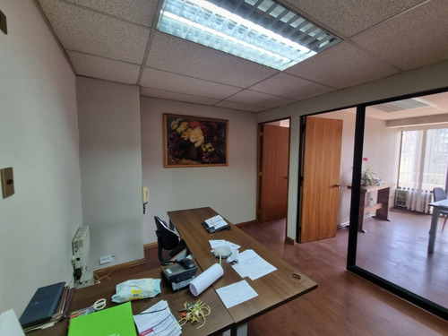 Imagen 2 de 14 de Oficina En Providencia Con 3 Privados, 2 Baños Y Otros