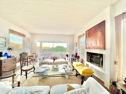 Oportunidad Gran Casa A Pasos De La Playa En Venta, Cachagua