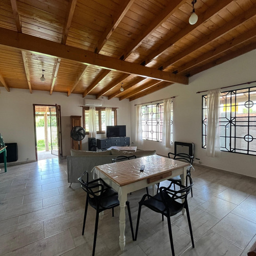 Casa En Cercanías Al Parque Municipal - Lobos