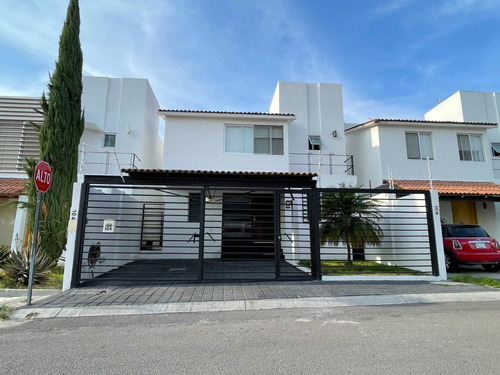 Se Vende Casa En Punta Juriquilla, 4ta Recamara U Oficina En