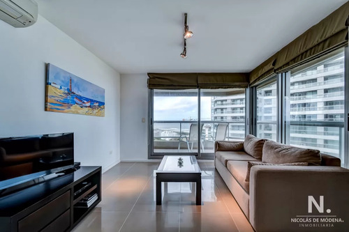 Oportunidad. Apartamento De 2 Dormitorios Con Vista Al Mar. Punta Del Este. Quartier Del Mar 