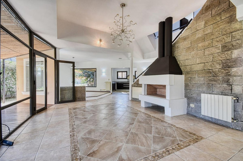 Imagen 11 de 30 de Moderna Casa A La Venta En Solares Del Talar