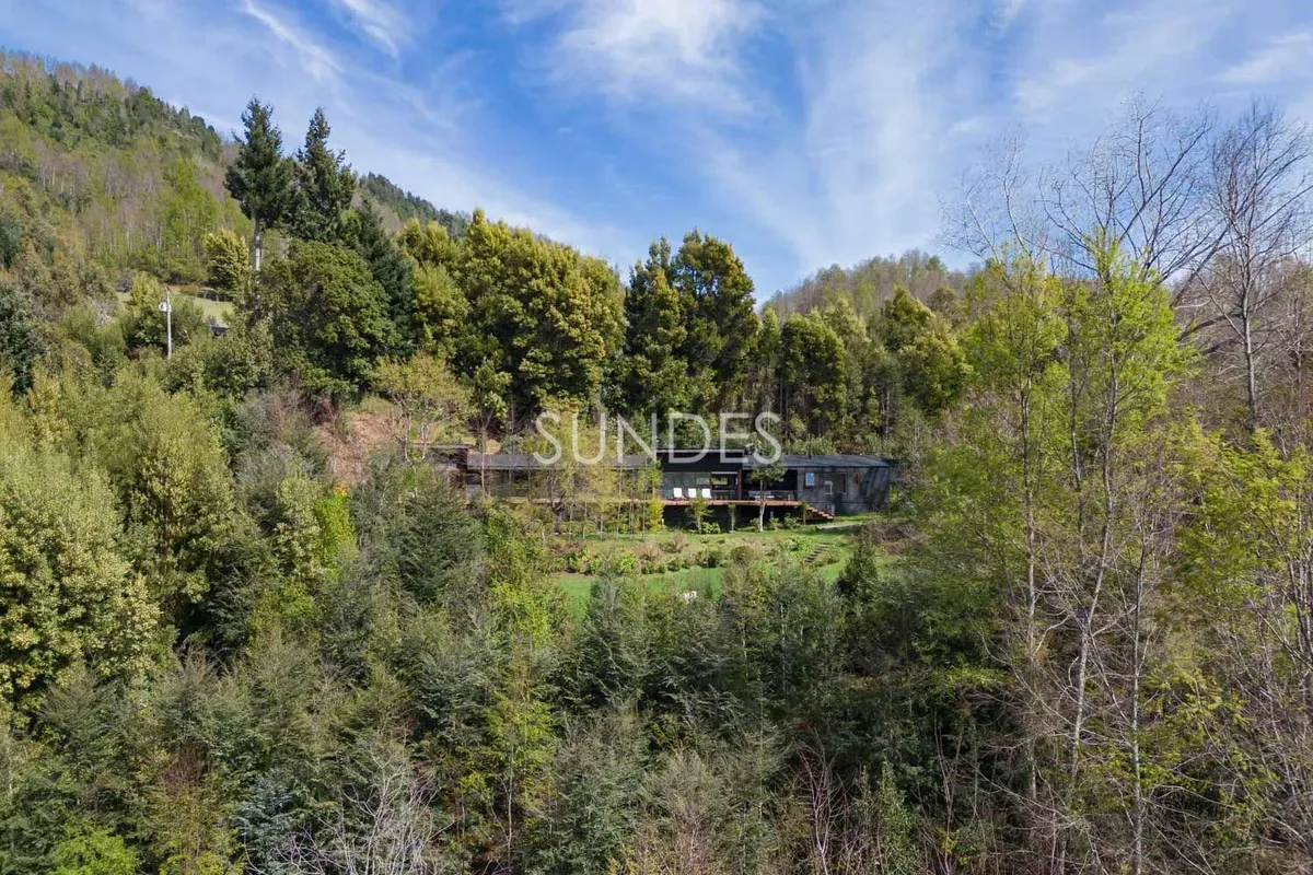 Imagen 2 de 27 de Casa Contemporánea En Lago Calafquén