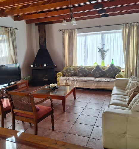 Casa En Venta De 4 Dormitorios. En Condominio En Los Andes
