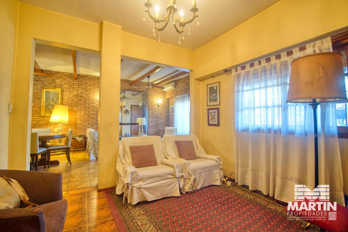 Casa 6 Ambientes, Suite, Escritorio, Cochera, Jardín Con Pileta Y Terraza.