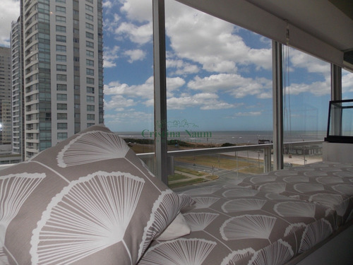 Amplio Apartamento En Muy Buena Torre Frente Al Mar. Totalmente Reciclado- Ref: 16270