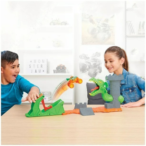 Monster Jam Dueling Dragon Playset Con Monster Truck Pista
