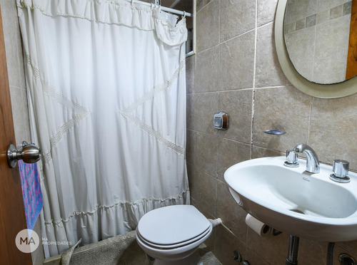 Casa 5 Ambientes-av. Fuerza Aérea 3000-funes Hills-alquiler