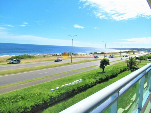 Primera Linea En Playa Mansa.- Ref: 13009