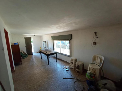 Casa En Venta - 2 Dormitorios 1 Baño - Cochera - 2.250mts2 - Zarate