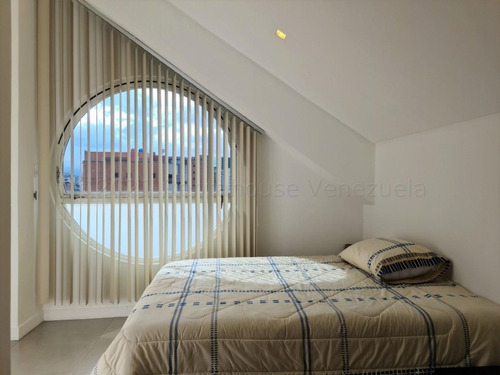 Imagen 19 de 22 de Claudia Lopez Vende Apartamento En El Rosal Mls #22-19776