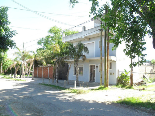 Casa Con 3 Dormitorio ,, Comedor Cocina Etc ....