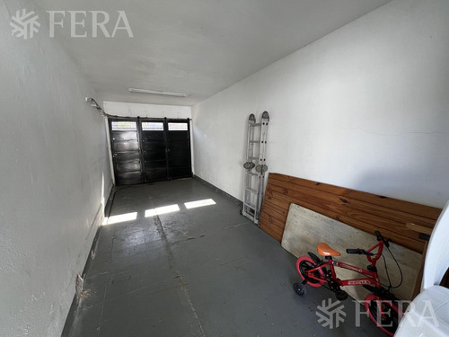 Venta De Casa 4 Ambientes Con Cochera Y Jardin En Wilde